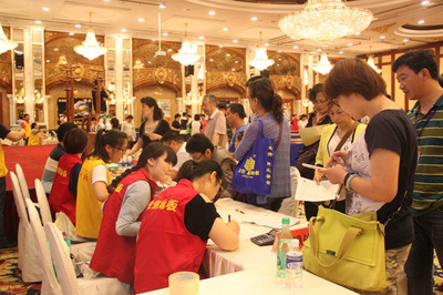 低價格高品質(zhì) 安信地板工廠團(tuán)購盛典成功舉行